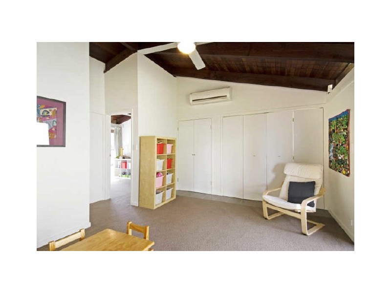 20 Oakes Street, Cook ACT 2614