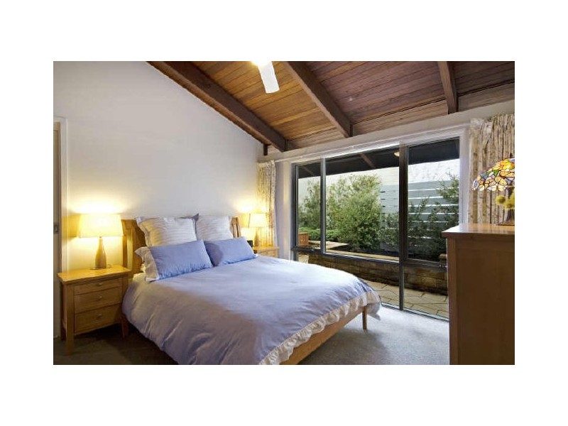 20 Oakes Street, Cook ACT 2614