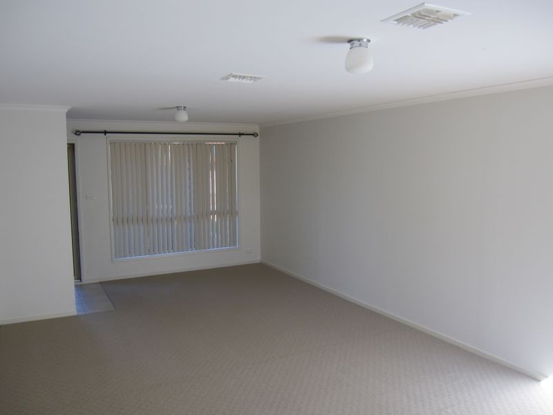 9 Favco Place, Dunlop ACT 2615