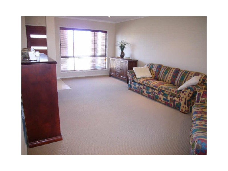 18 Siroset Close, Dunlop ACT 2615