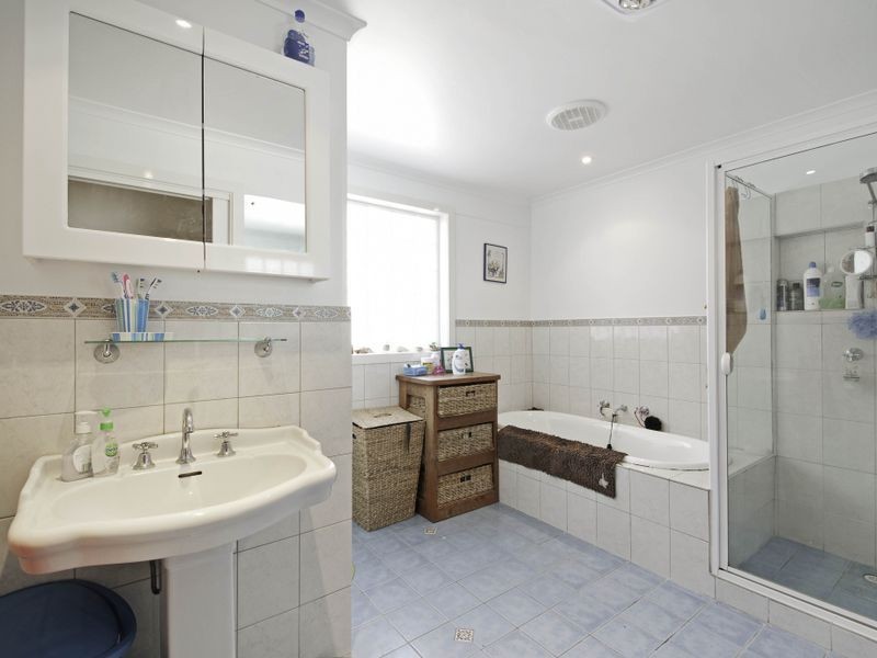 60 Summerland Circuit, Kambah ACT 2902