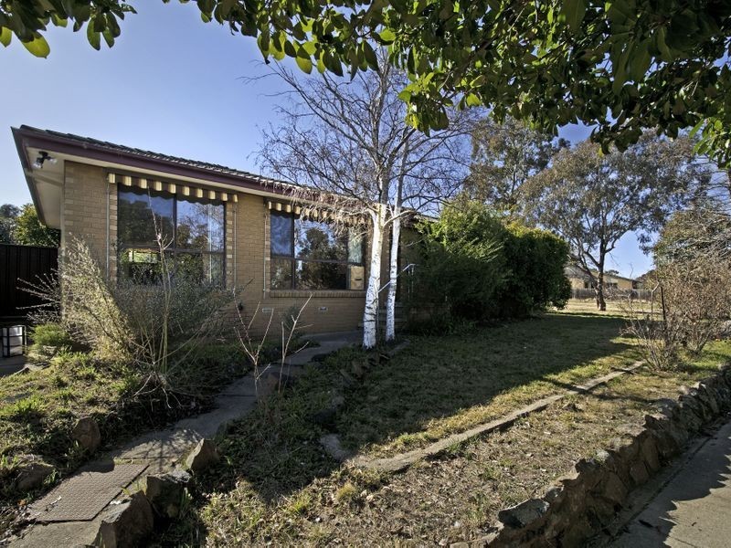 17 Macintyre Place, Charnwood ACT 2615