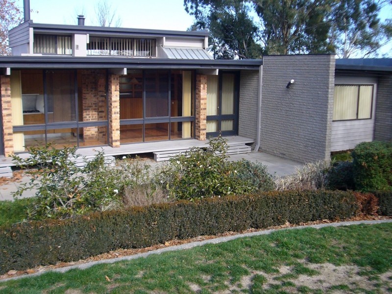 32 Osburn Drive, Macgregor ACT 2615