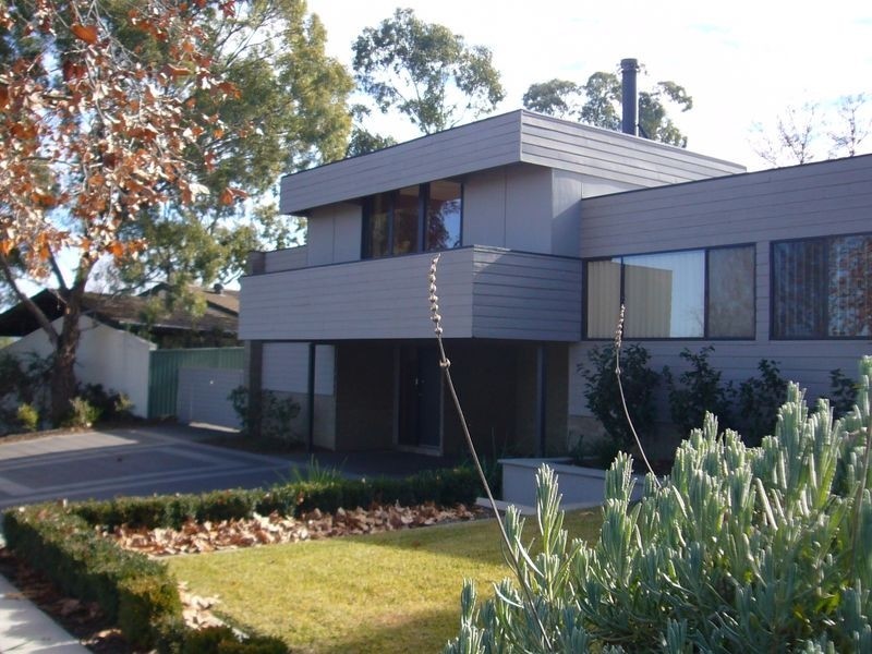 32 Osburn Drive, Macgregor ACT 2615