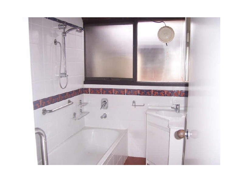 8 Moss Street, Cook ACT 2614