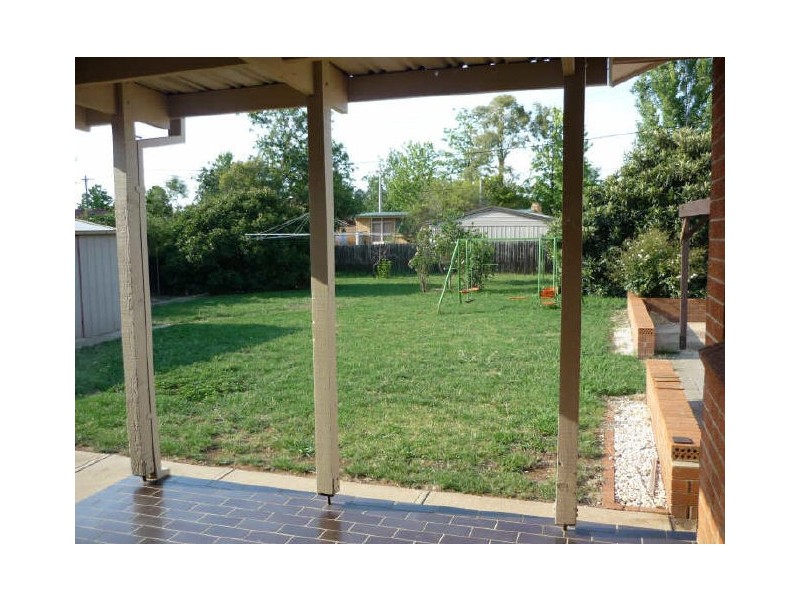 8 Dickinson Street, Watson ACT 2602