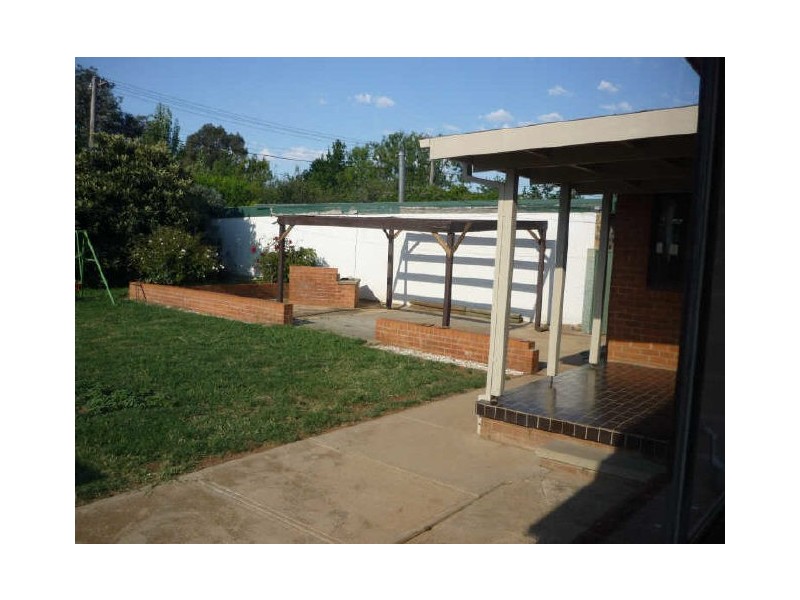 8 Dickinson Street, Watson ACT 2602