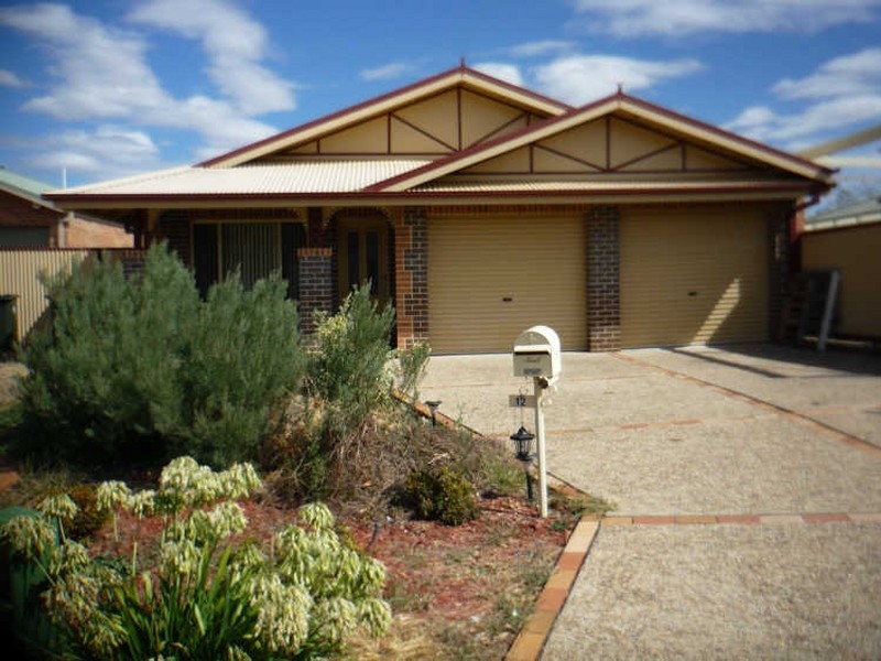 12 Thornhill Crescent, Dunlop ACT 2615
