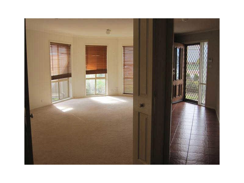 6 Doutney Place, Dunlop ACT 2615