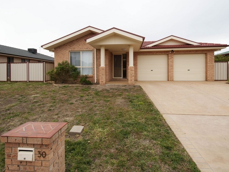 30 Coolgardie Street, Dunlop ACT 2615