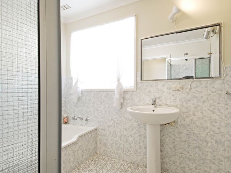 14 Moss Street, Cook ACT 2614