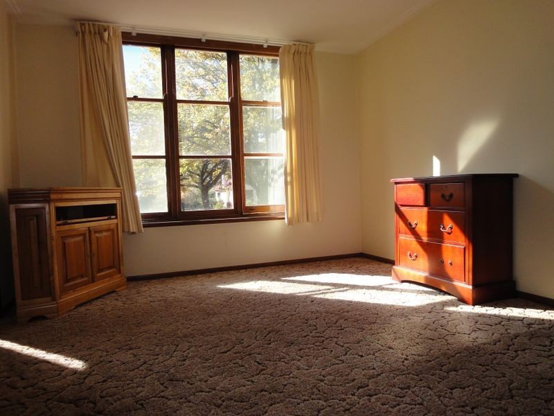 27 Booroondara Street, Reid ACT 2612