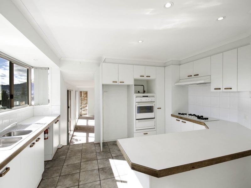 4 Sharman Place, Gordon ACT 2906