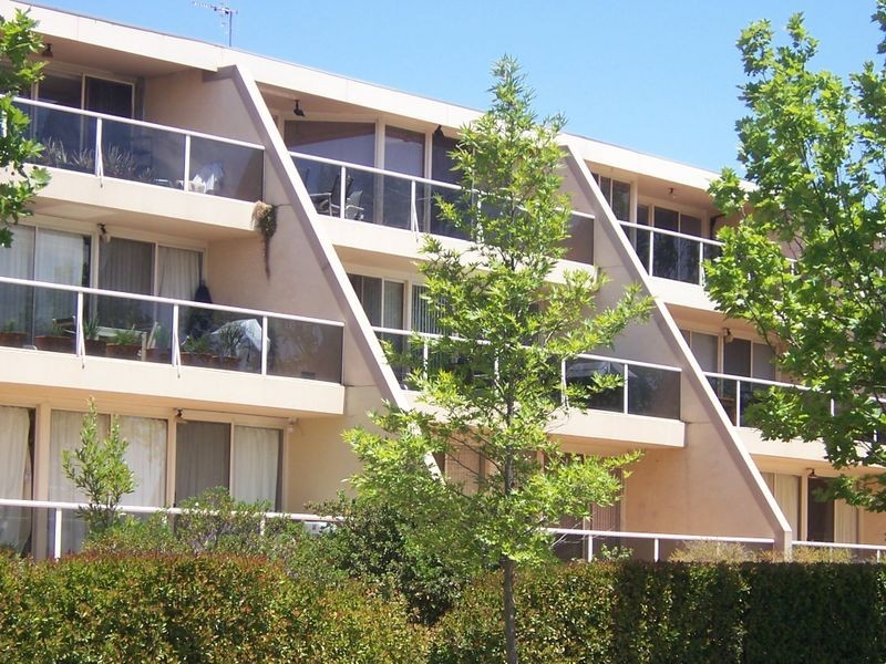 40A/17 ‘Miramar’ Chandler Street, Belconnen ACT 2617