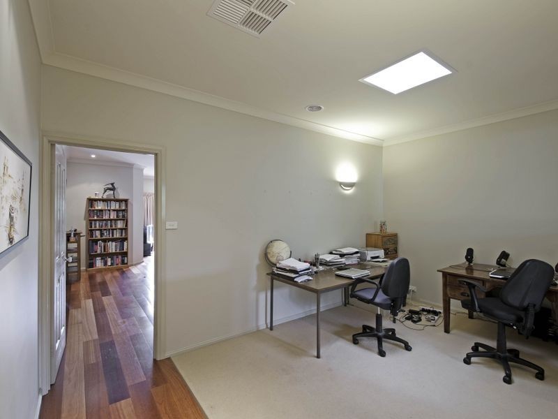 10 Lind Close, Fraser ACT 2615
