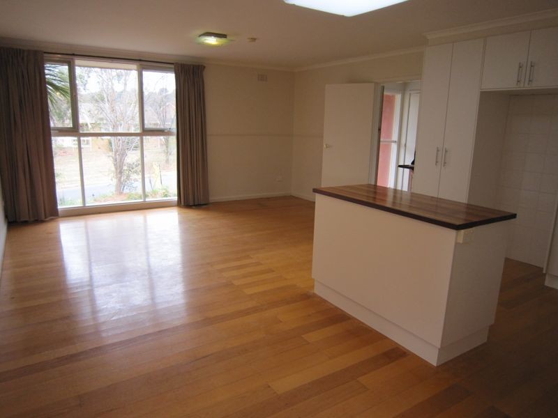 4 Scoble Place, Mawson ACT 2607