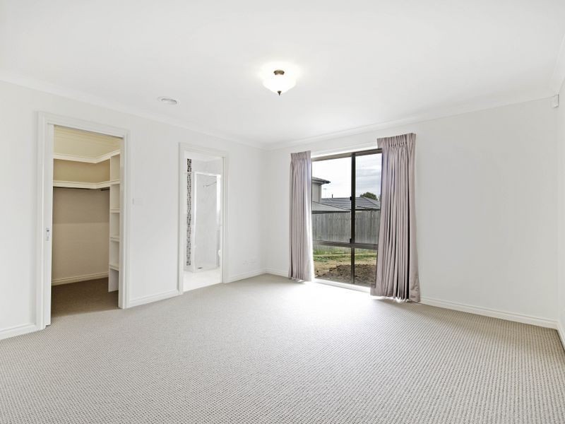 11 DeMole Street, Dunlop ACT 2615