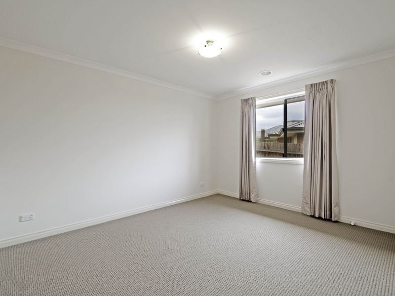 11 DeMole Street, Dunlop ACT 2615