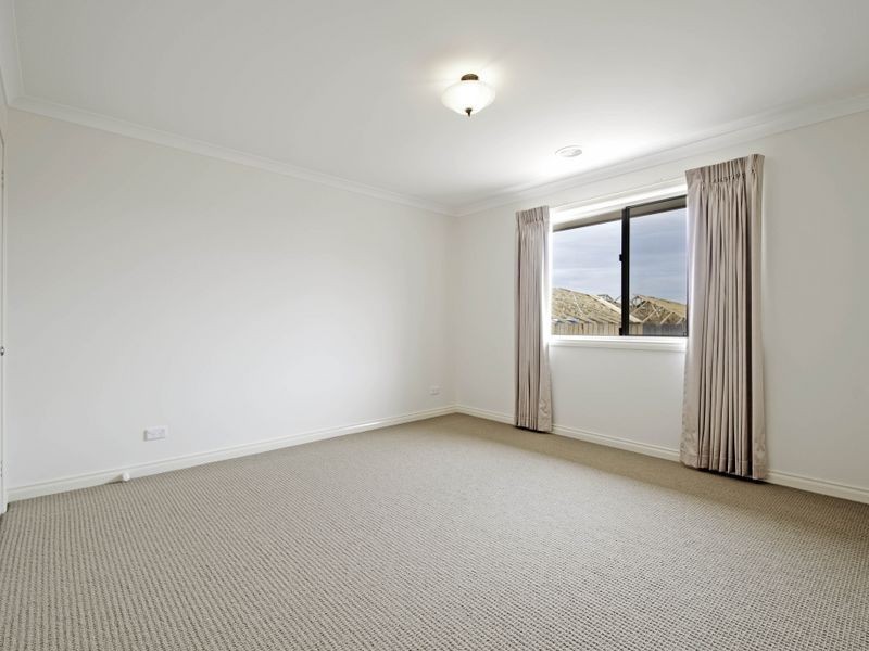 11 DeMole Street, Dunlop ACT 2615