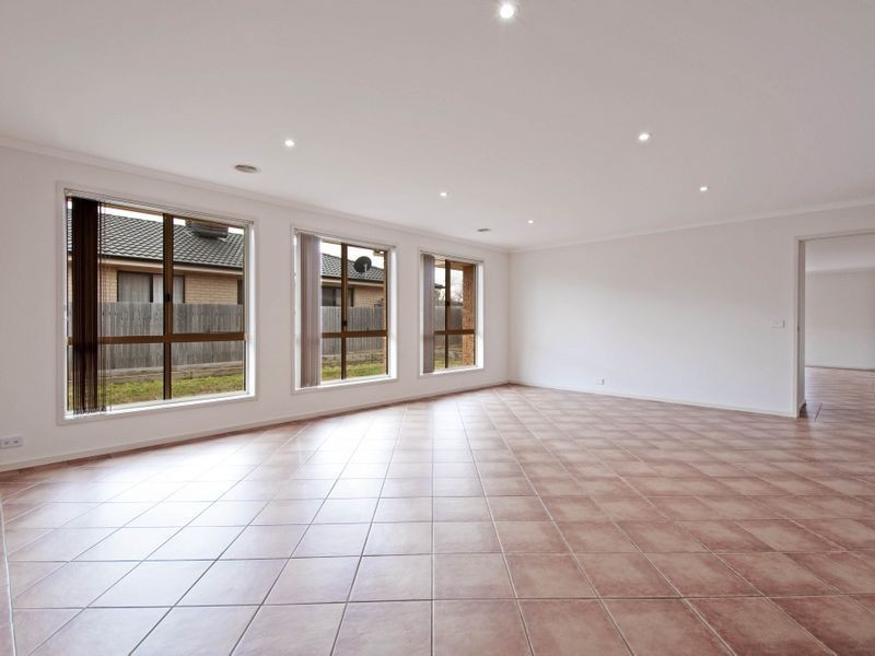 30 Coolgardie Street, Dunlop ACT 2615