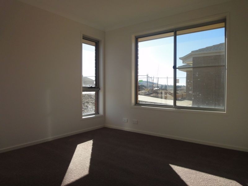 118 Macfarlane Burnett Avenue, Macgregor ACT 2615