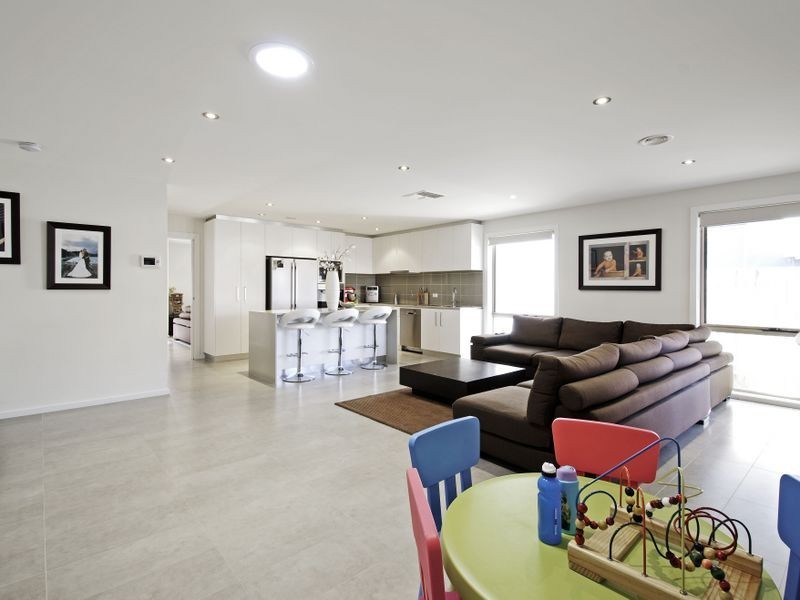 14 Dickins Street, Forde ACT 2914