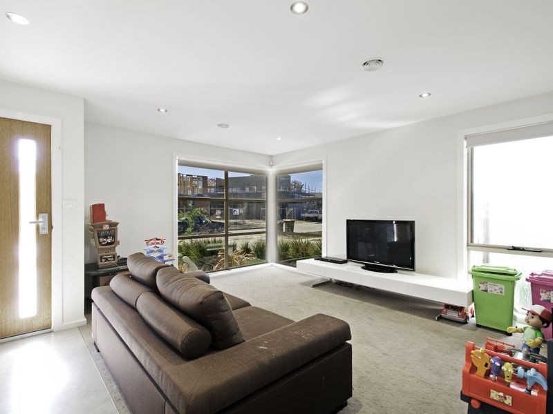 14 Dickins Street, Forde ACT 2914