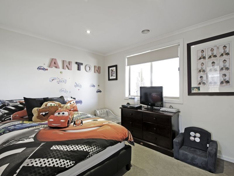 14 Dickins Street, Forde ACT 2914