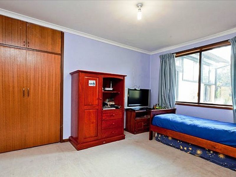 6 Booth Street, Cook ACT 2614