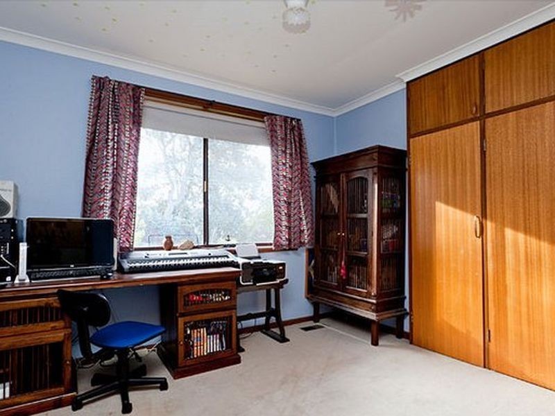 6 Booth Street, Cook ACT 2614