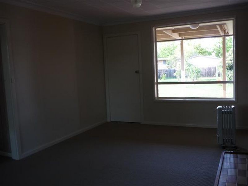 8 Dickinson Street, Watson ACT 2602