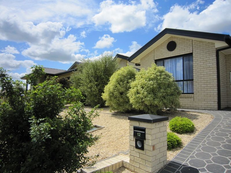 12 Courtneidge Street, Dunlop ACT 2615
