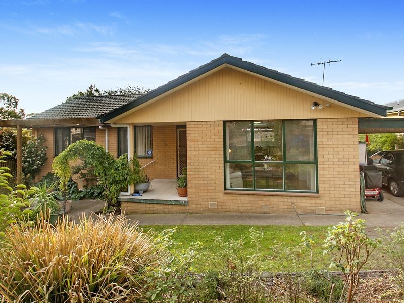 33 Solomon Crescent, Latham ACT 2615