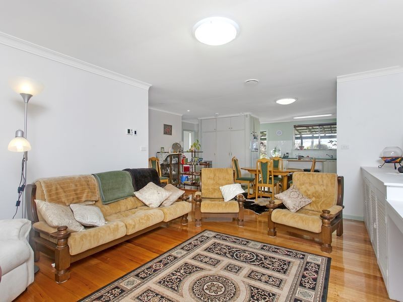 33 Solomon Crescent, Latham ACT 2615