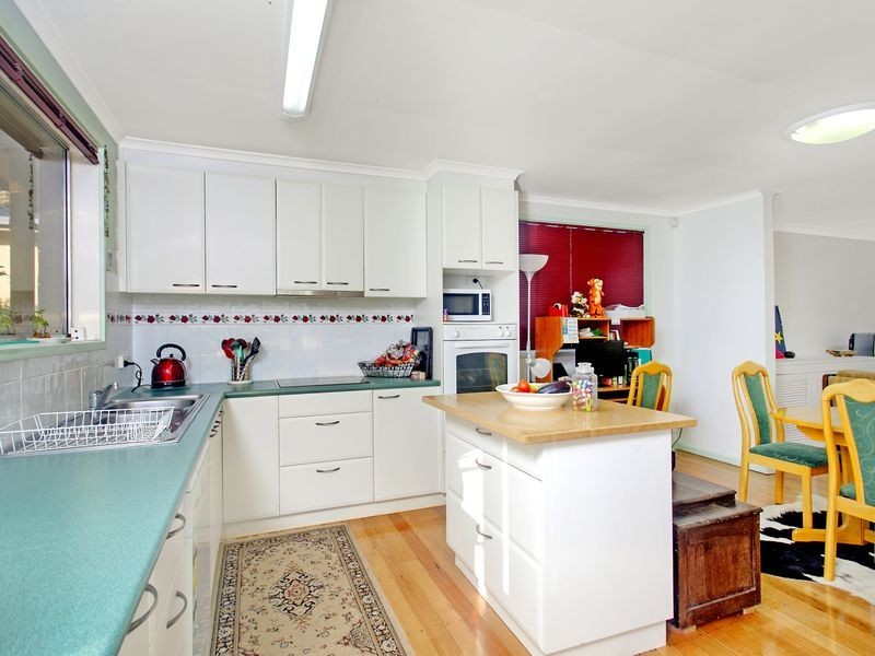 33 Solomon Crescent, Latham ACT 2615