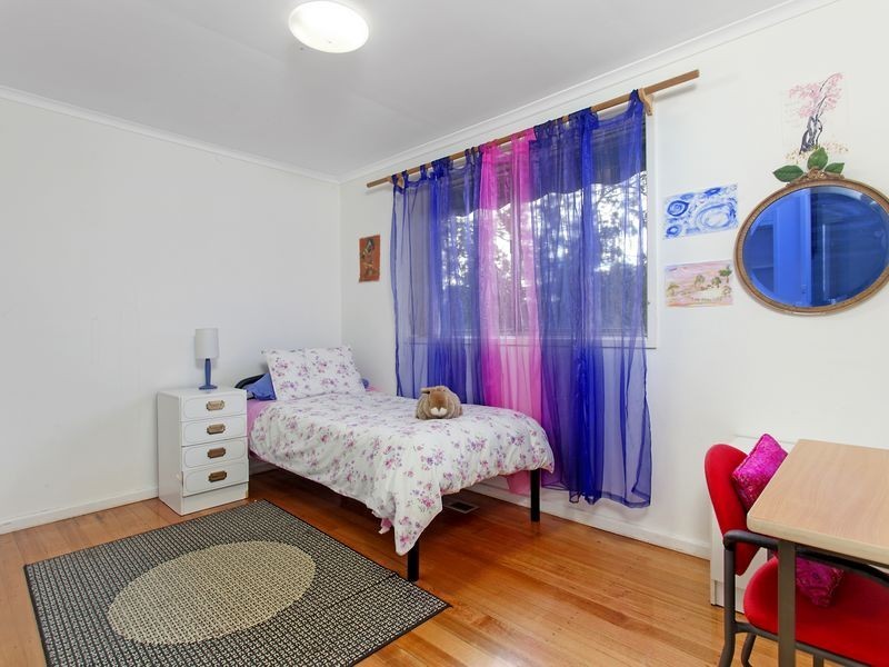 33 Solomon Crescent, Latham ACT 2615