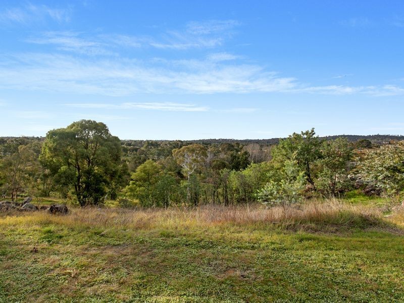 33 Solomon Crescent, Latham ACT 2615
