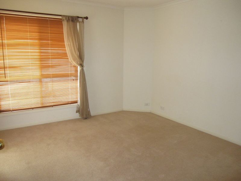 6 Doutney Place, Dunlop ACT 2615