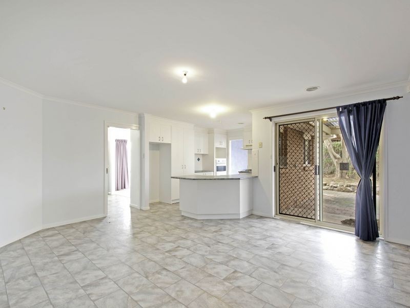 11 Dacomb Court, Dunlop ACT 2615