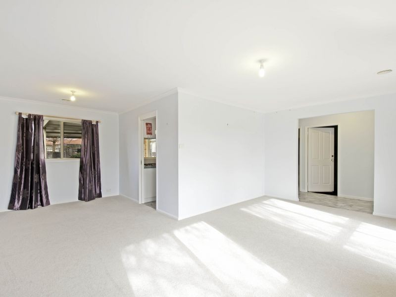 11 Dacomb Court, Dunlop ACT 2615