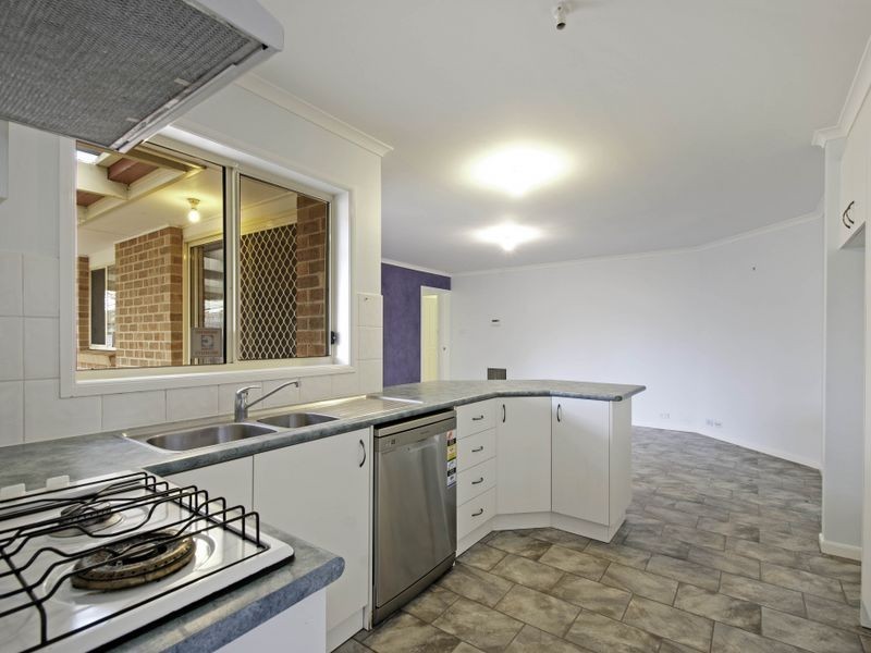 11 Dacomb Court, Dunlop ACT 2615