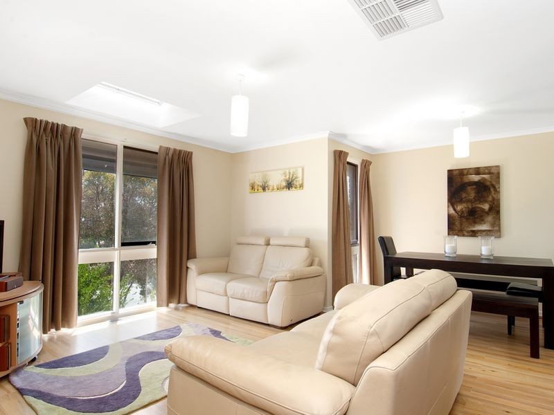 9 Stuckey Place, Charnwood ACT 2615
