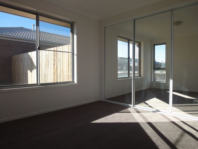 118 Macfarlane Burnett Avenue, Macgregor ACT 2615
