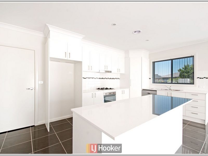 10 Mavis Latham Street, Franklin ACT 2913