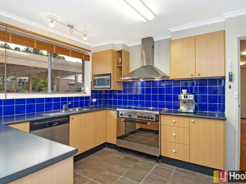 9 Solomon Crescent, Latham ACT 2615