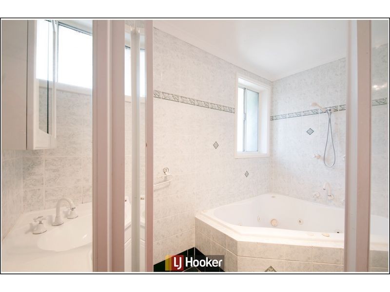 17 Messenger Street, Holt ACT 2615