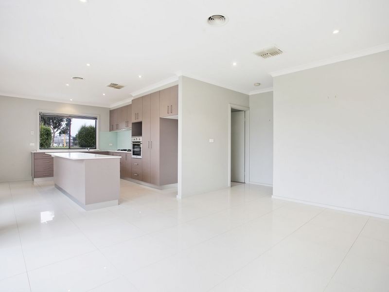 1 Allnutt Crescent, Forde ACT 2914