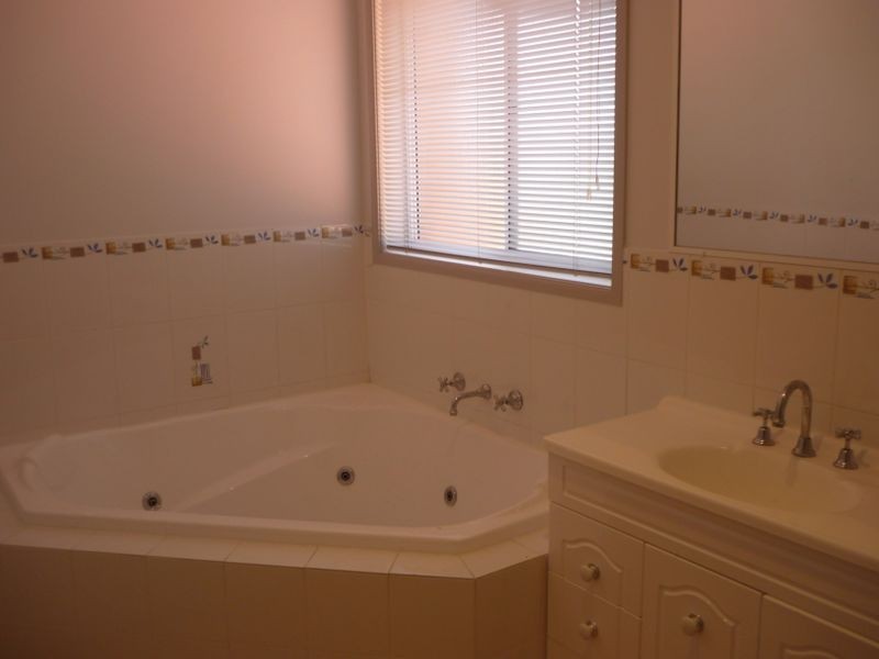 2/8 Proserpine Circuit, Amaroo ACT 2914