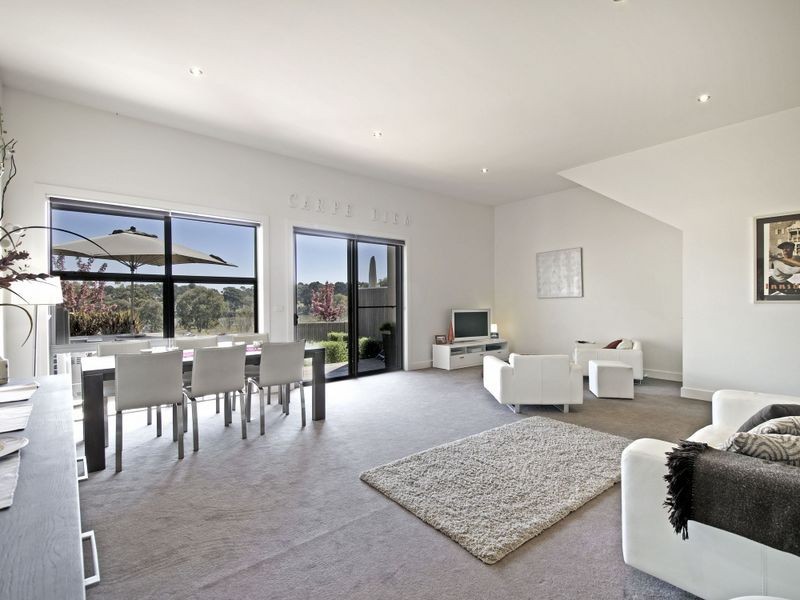 2/11 Joy Cummings Place, Belconnen ACT 2617