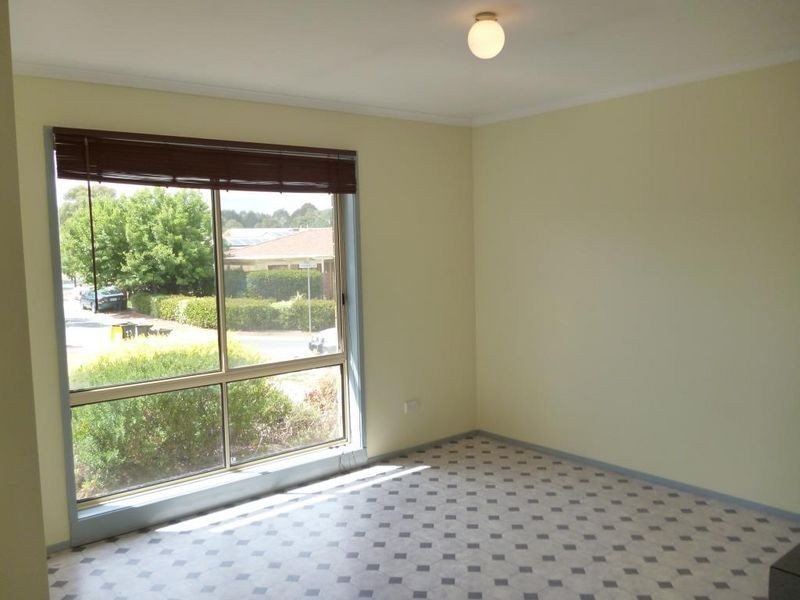 9 Thornhill Crescent, Dunlop ACT 2615